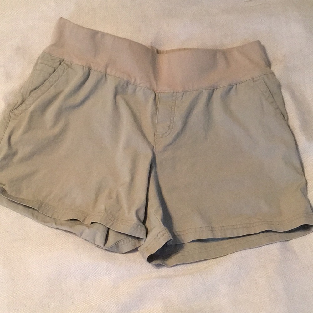 Liz Lange Maternity khaki shorts size M.